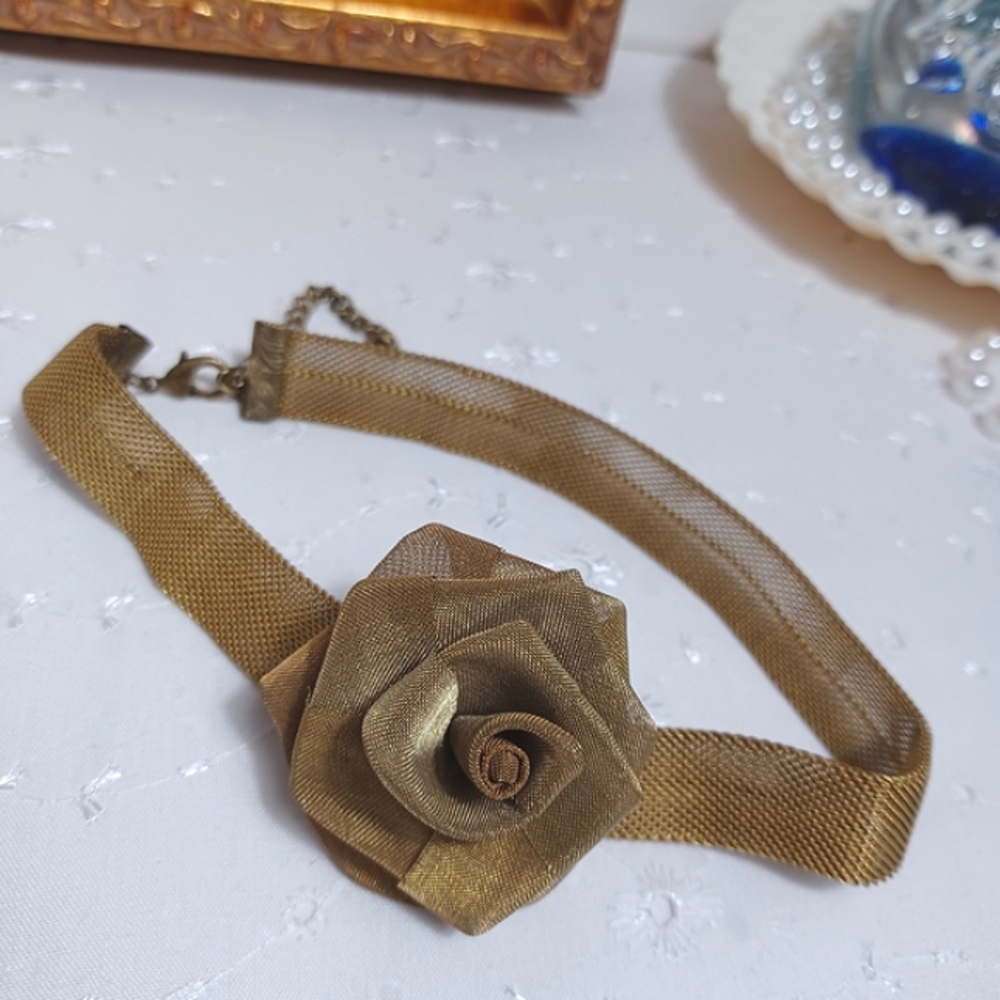 Vintage Gold Mesh Rose Choker Necklace